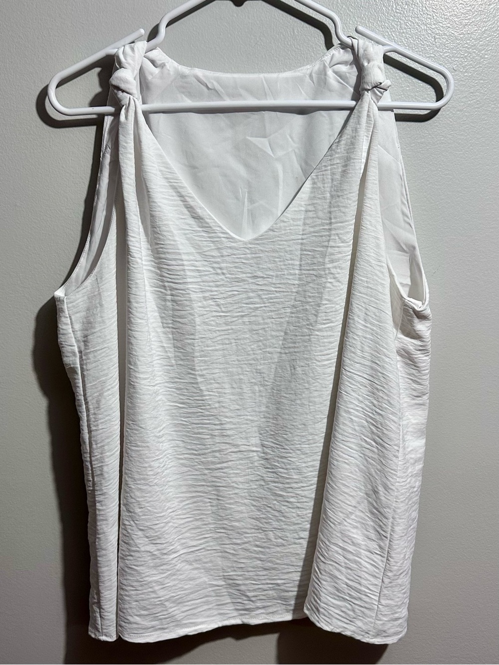 White Knot-Shoulder Sleeveless Top Size XL (1287)